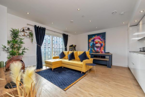 Luxury Apartment-Free Parking-Central Location-Close To Airport, Station & Centre